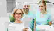 Пациентка любуется улыбкой